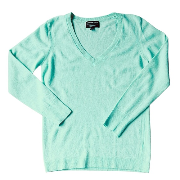 Banana Republic Filpucci Cashmere Blend Semi Fitted V Neck Sweater - Picture 4 of 8